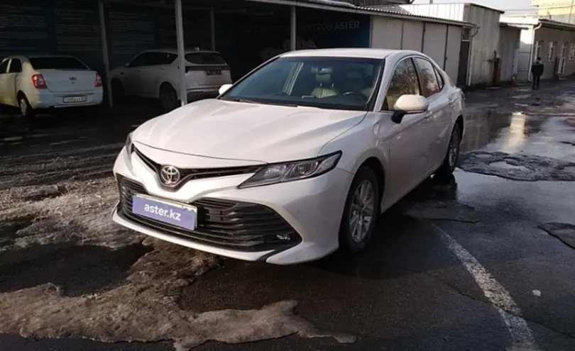 Toyota Camry 2019 года за 13 700 000 тг. в Алматы