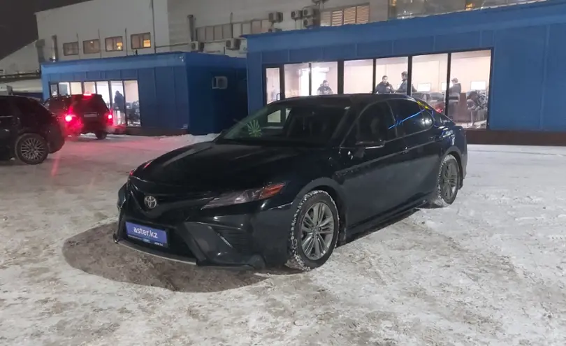 Toyota Camry 2018 года за 13 000 000 тг. в Алматы