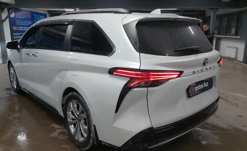 Toyota Sienna 2022 года за 28 000 000 тг. в Астана фото 4