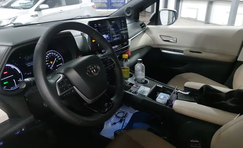 Toyota Sienna 2022 года за 28 000 000 тг. в Астана фото 5