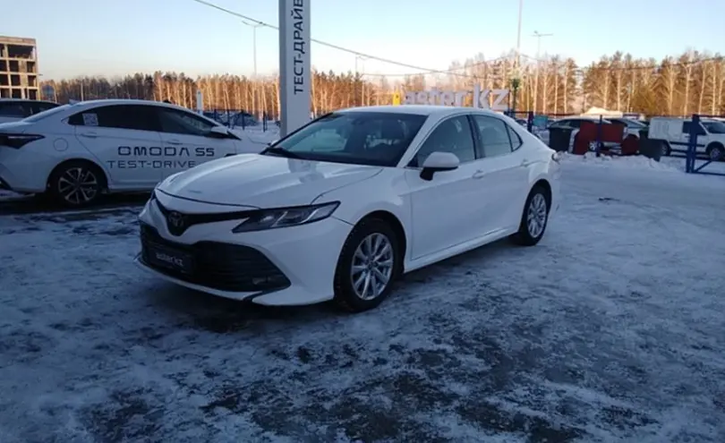 Toyota Camry 2017 года за 12 800 000 тг. в Усть-Каменогорск