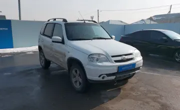 Chevrolet Niva 2014 года за 3 500 000 тг. в Шымкент фото 2
