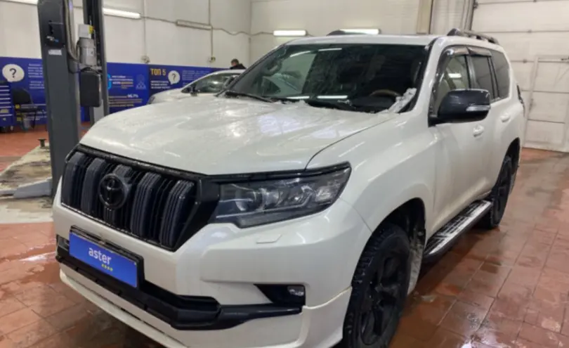 Toyota Land Cruiser Prado 2021 года за 30 000 000 тг. в Астана