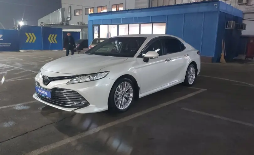 Toyota Camry 2020 года за 15 000 000 тг. в Алматы