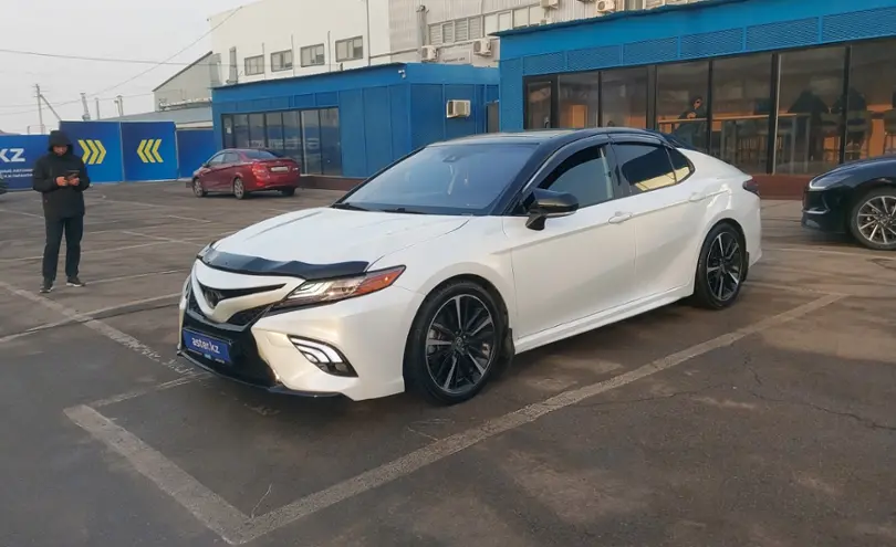 Toyota Camry 2020 года за 13 500 000 тг. в Алматы