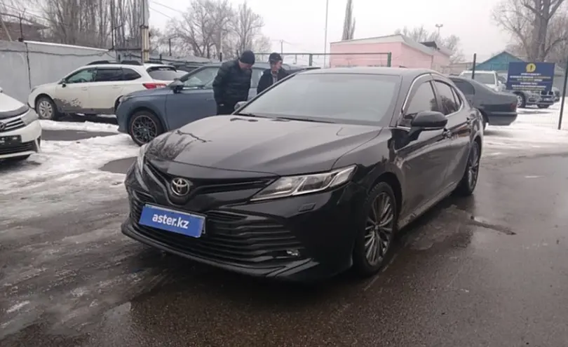 Toyota Camry 2018 года за 13 000 000 тг. в Алматы