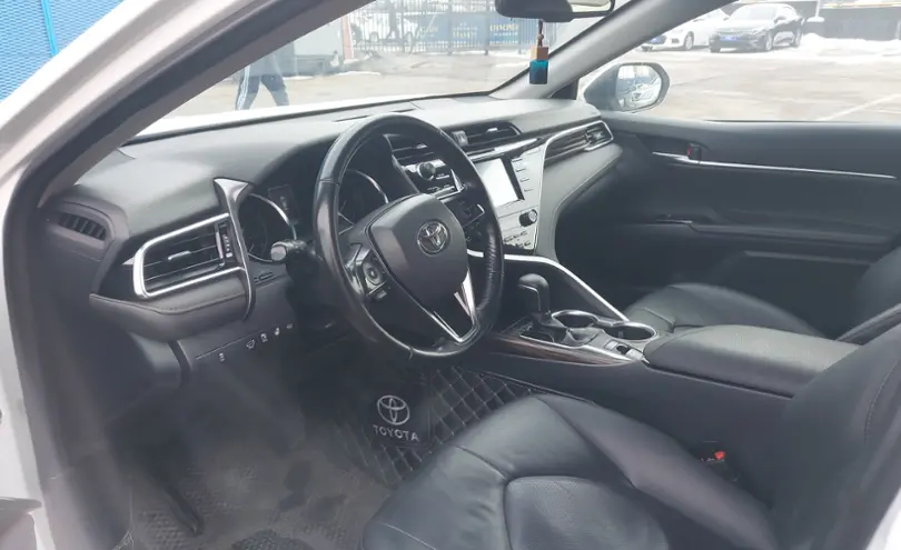 Toyota Camry 2019 года за 14 500 000 тг. в Алматы фото 5