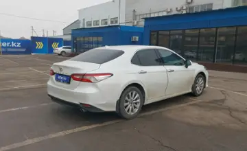 Toyota Camry 2019 года за 14 500 000 тг. в Алматы фото 3