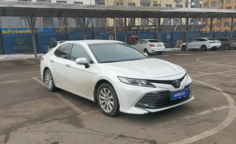 Toyota Camry 2019 года за 14 500 000 тг. в Алматы фото 2