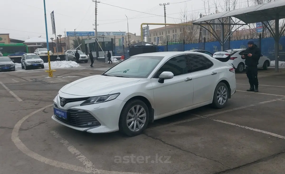 Toyota Camry 2019 года за 14 500 000 тг. в Алматы