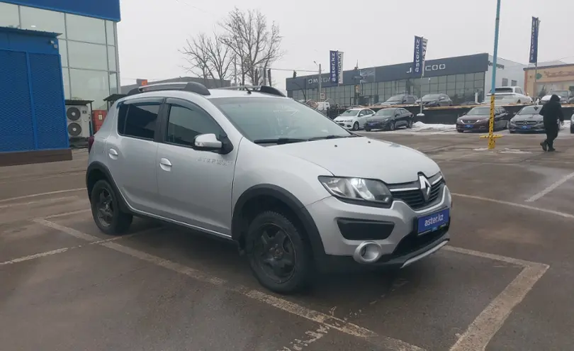 Renault Sandero 2017 года за 5 000 000 тг. в Алматы фото 2