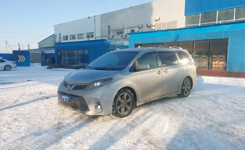 Toyota Sienna 2015 года за 15 800 000 тг. в Алматы