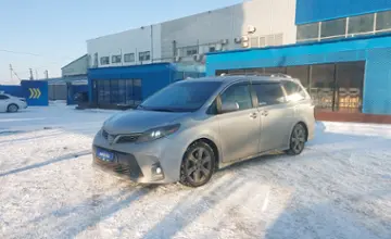 Toyota Sienna 2015 года за 15 800 000 тг. в Алматы фото 1