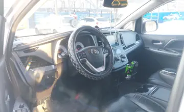 Toyota Sienna 2015 года за 15 800 000 тг. в Алматы фото 5