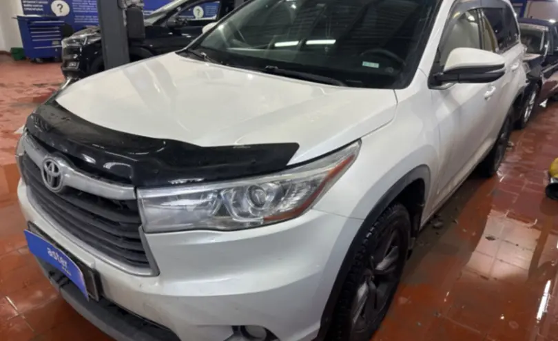 Toyota Highlander 2015 года за 17 000 000 тг. в Астана