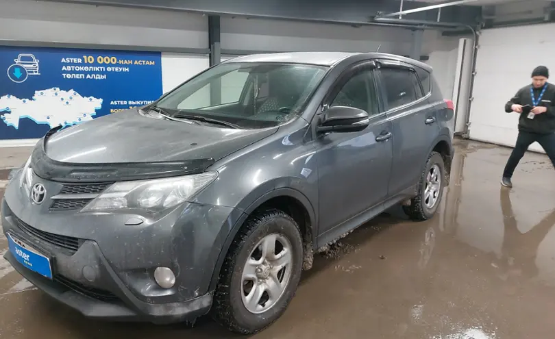 Toyota RAV4 2015 года за 10 500 000 тг. в Астана