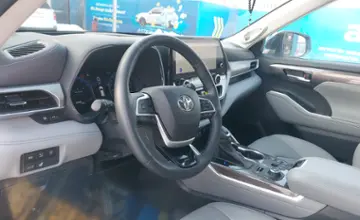Toyota Highlander 2023 года за 28 000 000 тг. в Алматы фото 5
