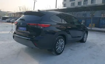 Toyota Highlander 2023 года за 28 000 000 тг. в Алматы фото 3