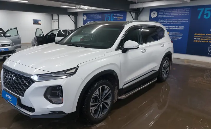 Hyundai Santa Fe 2019 года за 14 000 000 тг. в Астана