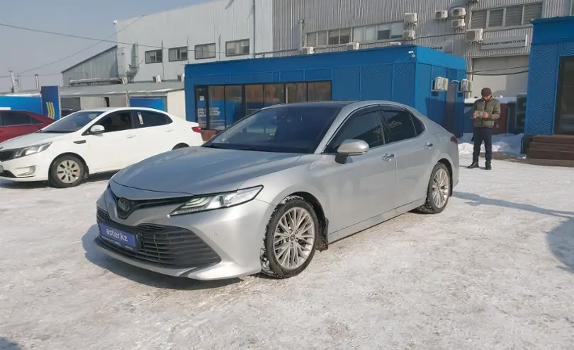 Toyota Camry 2018 года за 13 000 000 тг. в Алматы