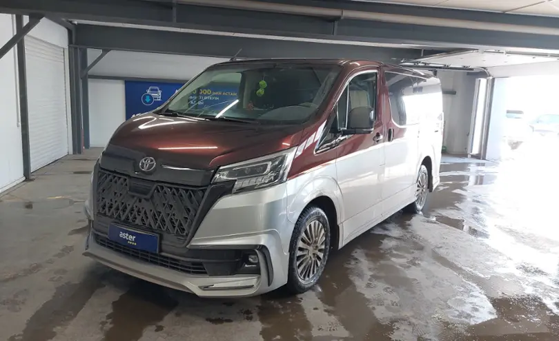 Toyota Granvia 2022 года за 29 000 000 тг. в Астана