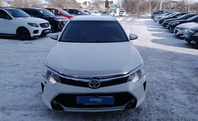 Toyota Camry 2015 года за 10 000 000 тг. в Актобе фото 2
