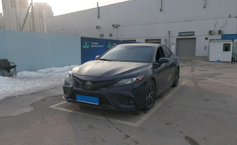 Toyota Camry 2021 года за 13 500 000 тг. в Шымкент