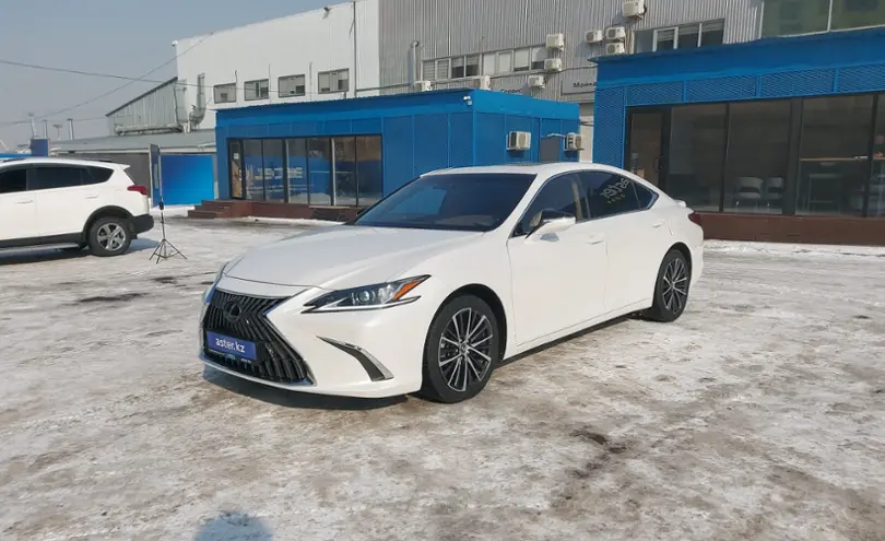 Lexus ES 2022 года за 30 000 000 тг. в Алматы