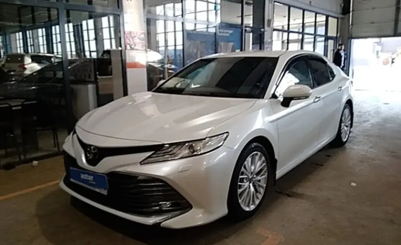 Toyota Camry 2019 года за 15 700 000 тг. в Караганда