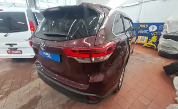 Toyota Highlander 2019 года за 16 500 000 тг. в Астана