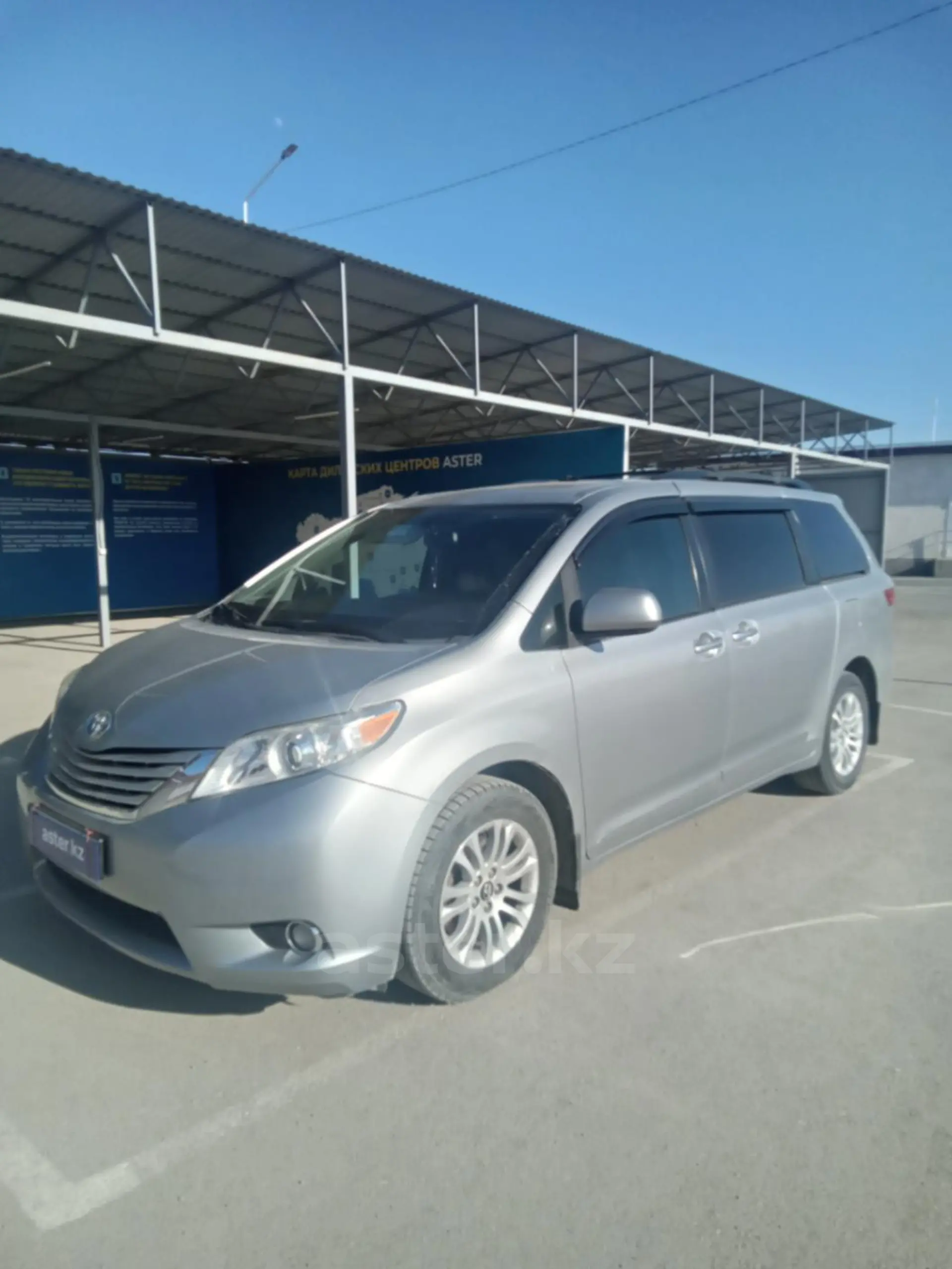 Toyota Sienna 2016