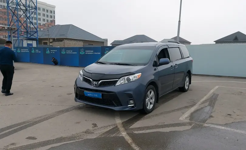 Toyota Sienna 2016 года за 16 000 000 тг. в Шымкент