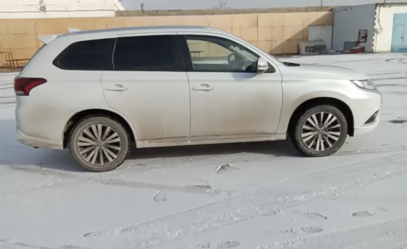 Mitsubishi Outlander 2022 года за 11 800 000 тг. в Актау фото 4