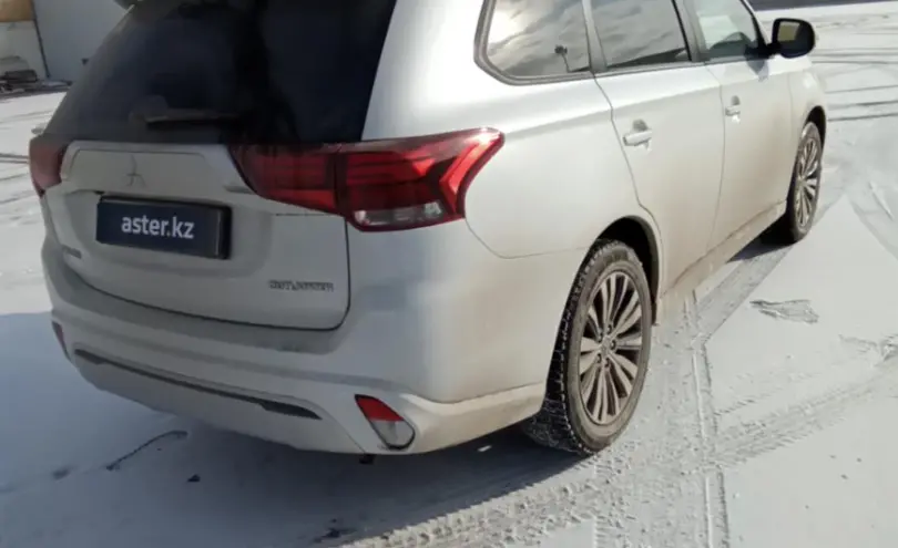 Mitsubishi Outlander 2022 года за 11 800 000 тг. в Актау фото 5