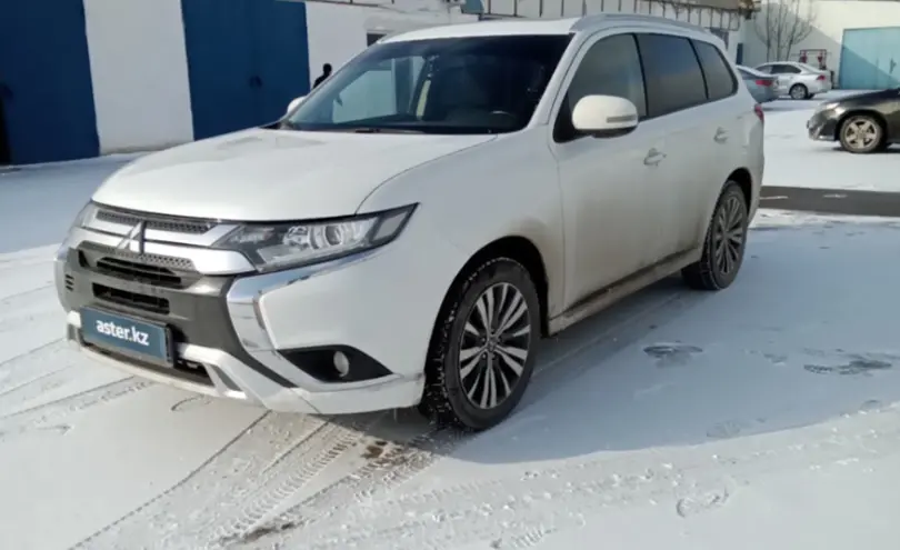 Mitsubishi Outlander 2022 года за 11 800 000 тг. в Актау