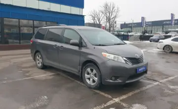 Toyota Sienna 2015 года за 13 500 000 тг. в Алматы фото 2