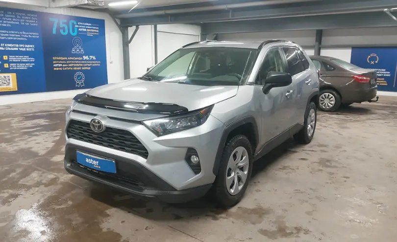 Toyota RAV4 2019 года за 14 500 000 тг. в Астана