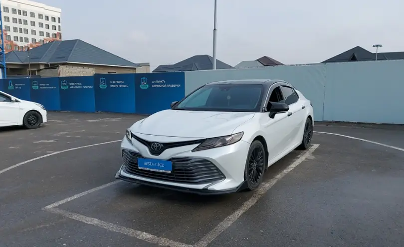 Toyota Camry 2019 года за 14 200 000 тг. в Шымкент