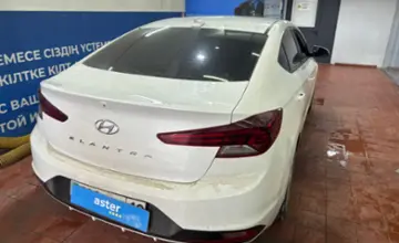 Hyundai Elantra 2019 года за 8 400 000 тг. в Астана