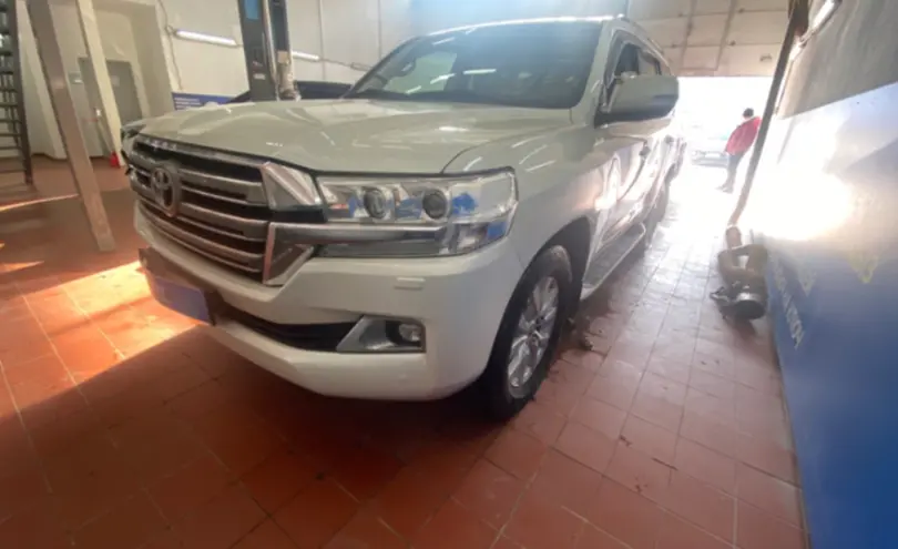 Toyota Land Cruiser 2016 года за 32 000 000 тг. в Астана