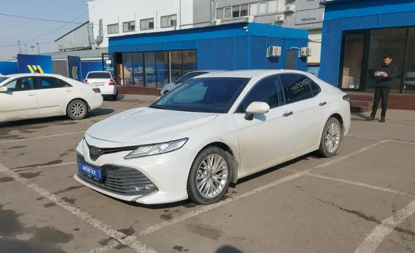 Toyota Camry 2021 года за 13 000 000 тг. в Алматы