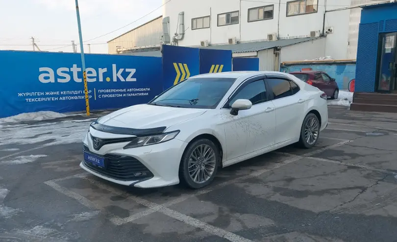 Toyota Camry 2018 года за 12 800 000 тг. в Алматы