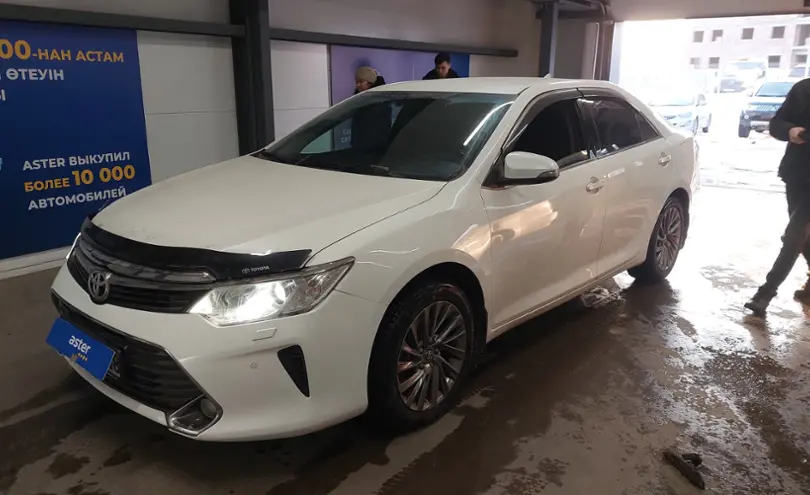 Toyota Camry 2015 года за 10 500 000 тг. в Астана