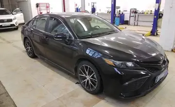 Toyota Camry 2021 года за 14 000 000 тг. в Актобе фото 3