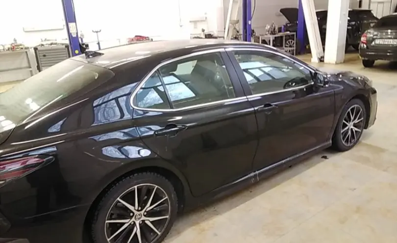 Toyota Camry 2021 года за 14 000 000 тг. в Актобе фото 4