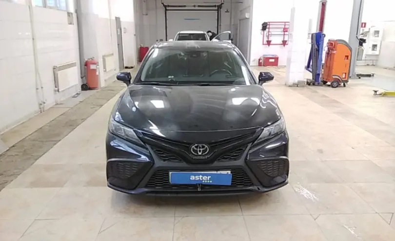 Toyota Camry 2021 года за 14 000 000 тг. в Актобе фото 2
