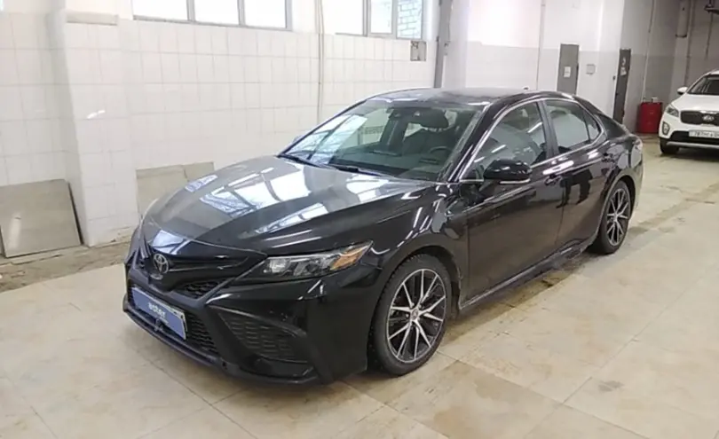 Toyota Camry 2021 года за 14 000 000 тг. в Актобе