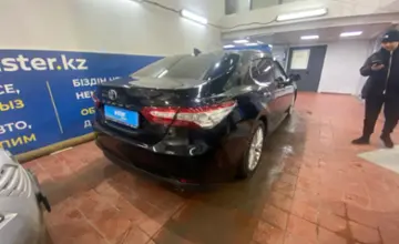 Toyota Camry 2018 года за 16 000 000 тг. в Астана