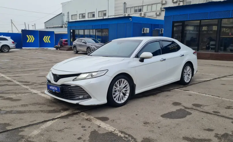 Toyota Camry 2018 года за 14 000 000 тг. в Алматы