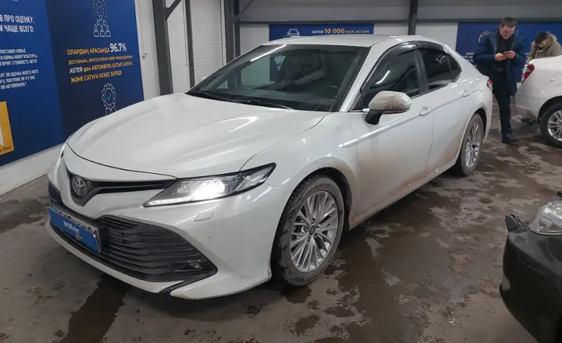 Toyota Camry 2020 года за 14 000 000 тг. в Астана